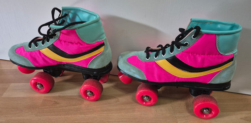 Vintage neon disco - neon, roller